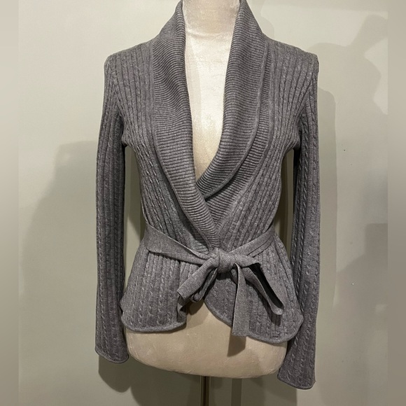 BCBGMaxAzria Sweaters - BCBGMaxAzria women’s gray cableknit cardigan xs sweater